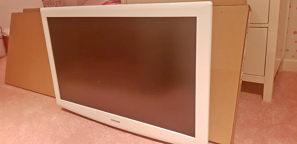 White Samsung 40 inch TV