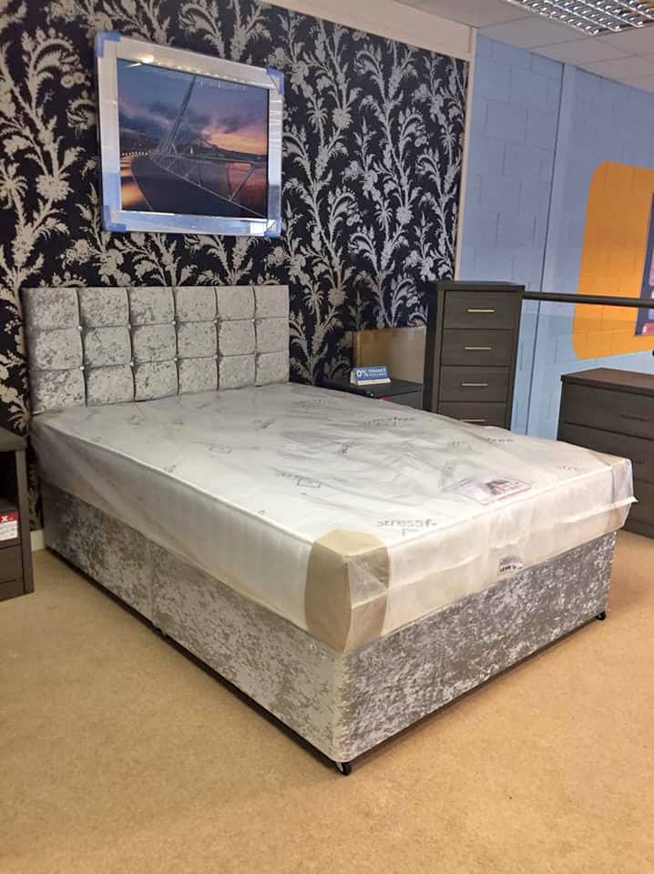 Brand New Crushed Velvet Divan Bed Sets+Tufted 