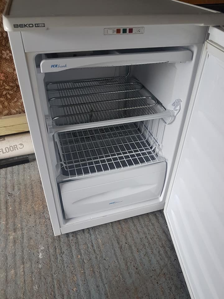 Under worktop freezer fully can deliver for a few 