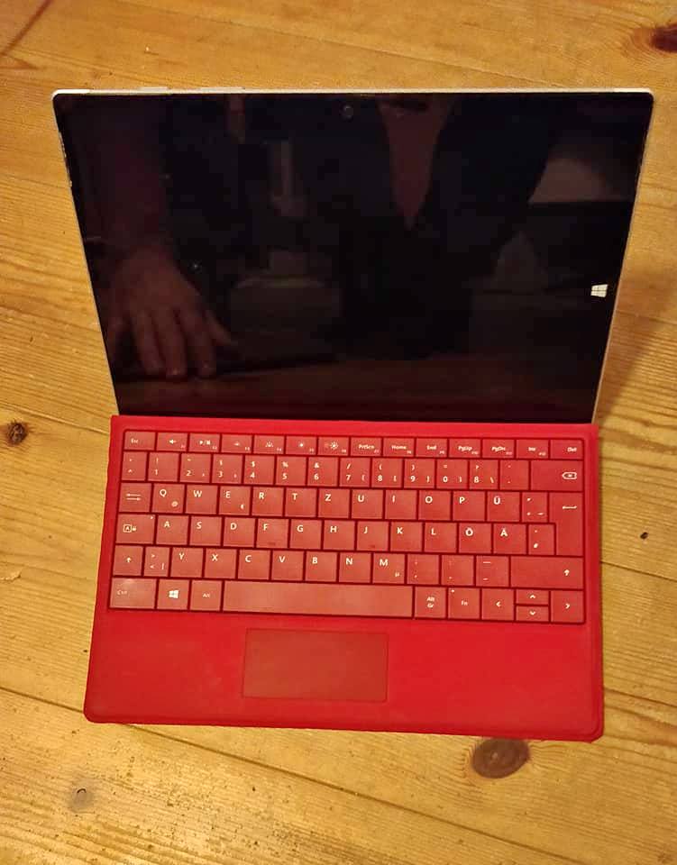 Surface 3 + Tastatur + Smart Pen + Snugg Kunstlede