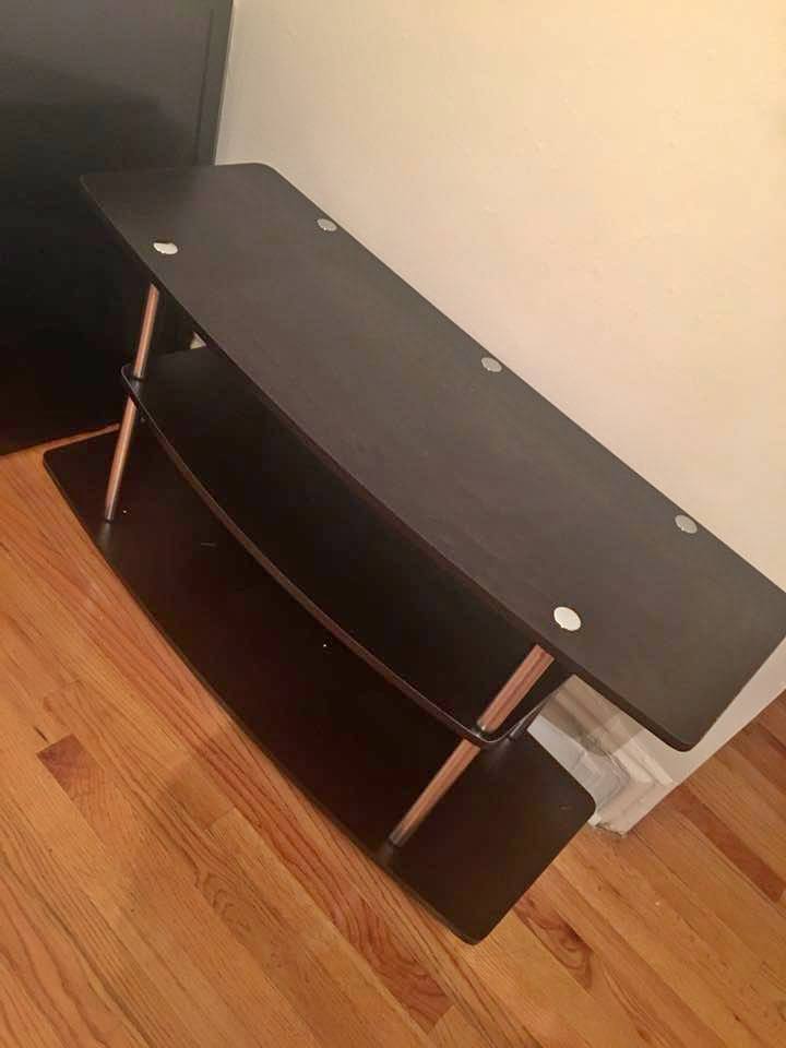 Tv stand like new.