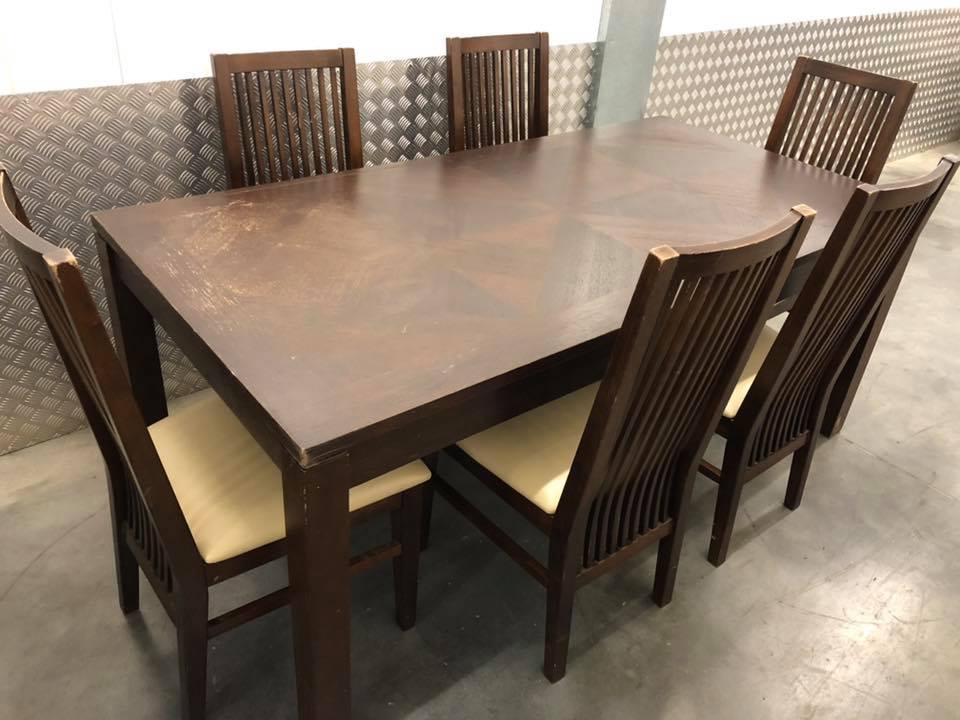 DINING TABLE AND 6 CHAIRS. Free delivery!!!