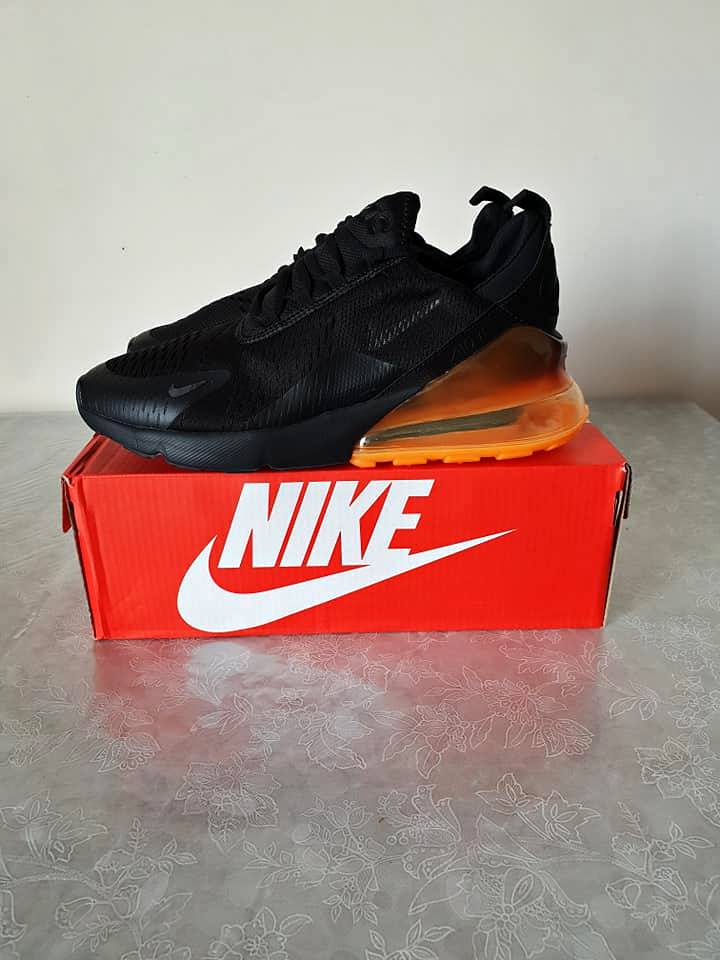 Nike air max 270 noir et Orange taille 42 Neuve